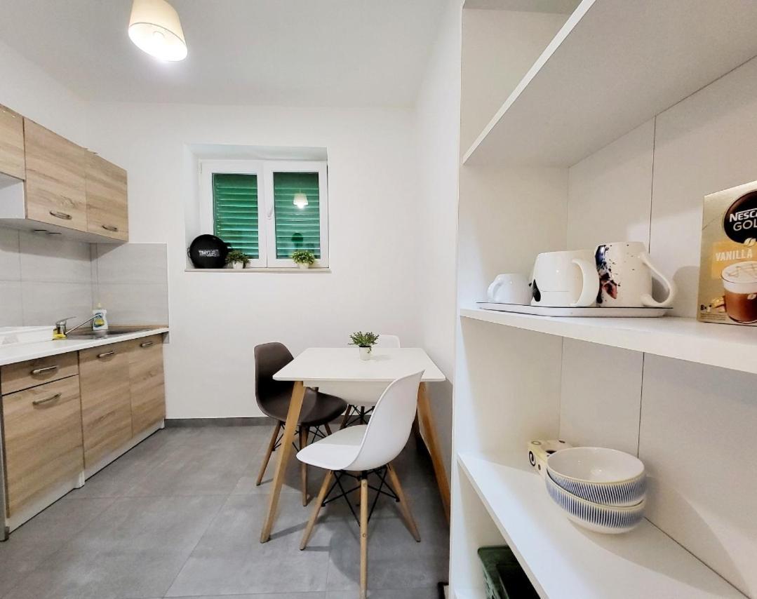 Cozy Apartment With Balcony 10 Min From The Beach リエカ エクステリア 写真